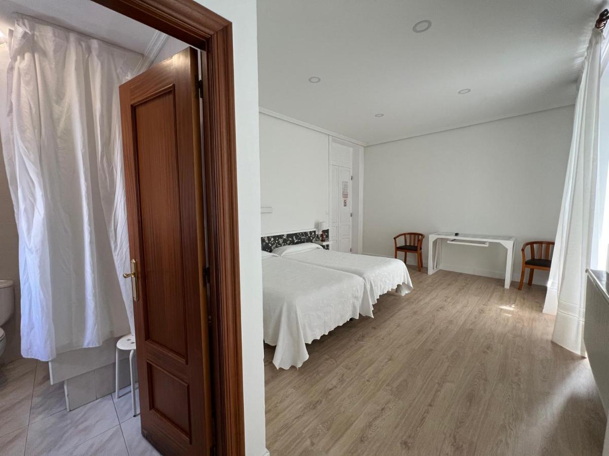Hotel Ramona Laredo Exteriör bild
